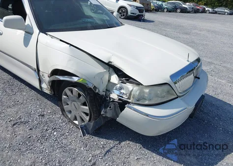 2006 Lincoln Town Car Executive from USA, damaged, VIN 1LJFM88W36Y608043